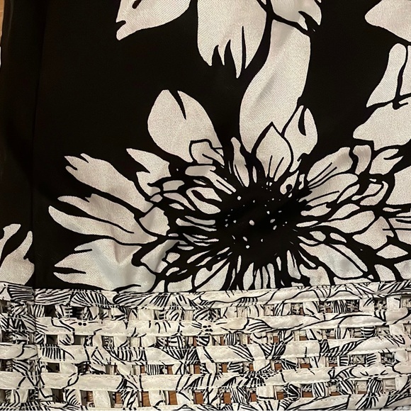 Chico’s Skirt Black Skirt with White Floral pattern Lattice Trim Size 1 - Picture 12 of 12